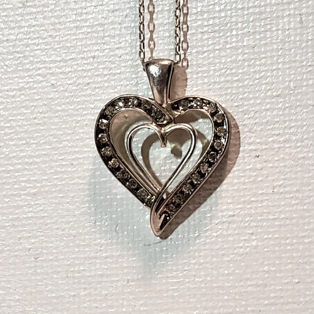 CLOSET CLOSING 12/31/21!! 12Sterling silver and diamond double heart necklace